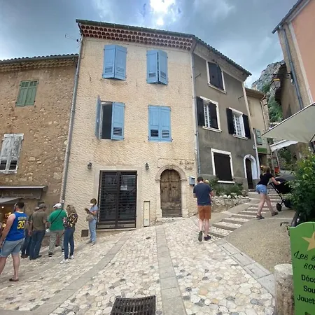 La Bonne Etoile - The Good Star * Moustiers-Sainte-Marie